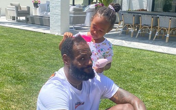 LeBron James gây sốt cộng đồng mạng với khoảnh khắc đáng yêu bên cạnh con gái nhân "Ngày của Cha"
