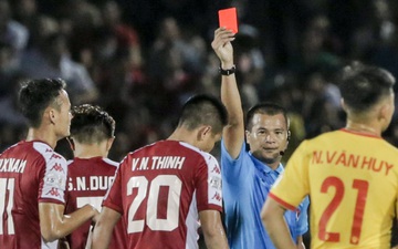 Cựu tuyển thủ Việt Nam phạm lỗi thô thiển, nhận cái kết đắng trong lần hiếm hoi được đá chính