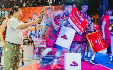 Chặng đường tới chức vô địch và loạt biểu cảm đáng yêu của dàn sao Thang Long Warriors trong lễ nhận cúp giải đấu 3x3 HBF 2020