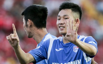 Tuyển thủ U22 Việt Nam sút xa ghi bàn đẳng cấp thế giới tại V.League khiến đàn anh phải bật dậy vỗ tay