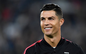 Choáng với mức lương thật sự của Ronaldo ở Juventus: Một tiếng kiếm gần 100 triệu đồng, cao hơn tất cả sao sáng nhất của đội cộng lại