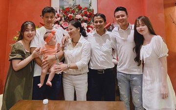 Quang Hải rạng ngời kế bên Huỳnh Anh khi chụp "ảnh gia đình", đảm đang vào bếp trong ngày sinh nhật chị dâu