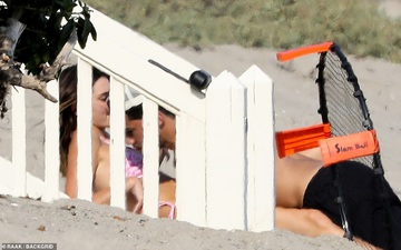 Devin Booker cùng Kendall Jenner công khai âu yếm trên bãi biển