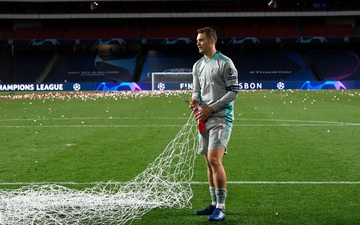 Thủ môn Neuer đem về chiến lợi phẩm đặc biệt sau chiến thắng trước PSG ở chung kết Champions League