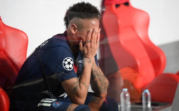 Gục ngã ở chung kết Champions League, Neymar ôm mặt ngồi khóc trên ghế dự bị