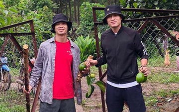 Công Phượng "bắt cặp" Huy Toàn tại nông trại Đà Lạt: Không đá bóng thì mình đi bán... bơ