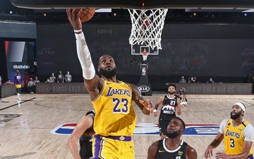 Chứng minh đẳng cấp Playoffs, LeBron James đưa Los Angeles Lakers tiến sát vé chung kết NBA