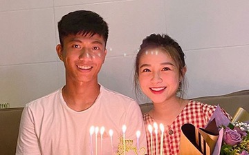 Phan Văn Đức tổ chức sinh nhật nhẹ nhàng rồi tặng túi hàng hiệu cho vợ, không quên "làm trò" cực lầy khiến tất cả bật cười