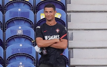 Ngồi ghế dự bị, Ronaldo hào hứng nhìn tuyển Bồ Đào Nha mở tiệc bàn thắng trước đương kim á quân thế giới