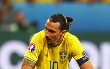 Zlatan Ibrahimovic chửi HLV Thụy Điển bất tài