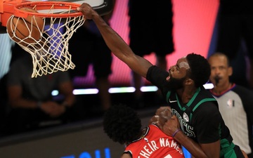 "Hủy diệt" Toronto Raptors bằng chiến thắng áp đảo, Boston Celtics đặt một chân vào chung kết miền Đông