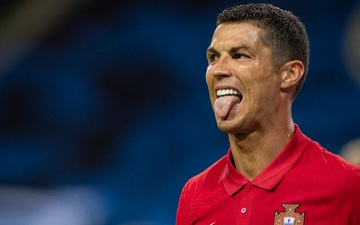 Ronaldo ghi cú đúp "siêu phẩm", chính thức lập cột mốc bàn thắng vô tiền khoáng hậu