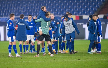 Schalke 04 cuối cùng đã biết đến chiến thắng đầu tiên sau gần một năm chờ đợi