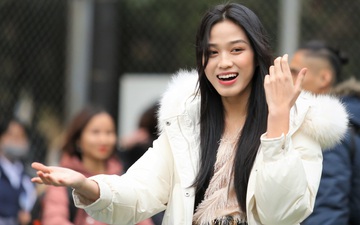 Hoa hậu Đỗ Thị Hà nổi bật trong ngày khai mạc NEU League