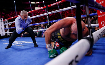 Tranh cãi: Trọng tài đếm chậm giúp Tyson Fury thoát khỏi trận thua TKO trước Deontay Wilder?