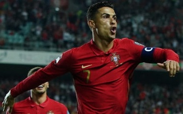 Ronaldo ghi bàn trong tình huống penalty gây tranh cãi