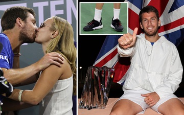 Bị trộm mất giày trước chung kết, tay vợt vẫn tạo nên cột mốc lịch sử và được bạn gái "thưởng" cho nụ hôn ngọt ngào