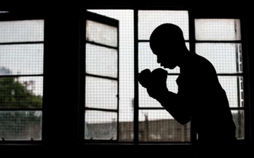 "Tôi không muốn đám trẻ lạc lối": Nhà vô địch boxing và nỗ lực giúp những cậu nhóc tại Zimbabwe đổi đời