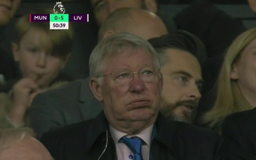 Sir Alex Ferguson thở dài, lắc đầu ngao ngán khi MU bị Liverpool nghiền nát với tỷ số 0-5
