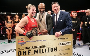 Sự kiện trị giá 6 triệu USD của PFL: "Đả nữ" Kayla Harrison giành chiến thắng thuyết phục, Ray Cooper có pha KO mãn nhãn