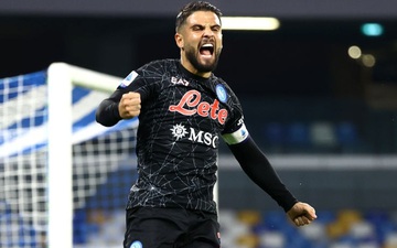 Napoli đại thắng trở lại ngôi đầu bảng Serie A
