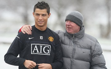 Sir Alex Ferguson không hài lòng với Ole vì cho Ronaldo dự bị