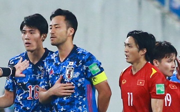 Tuấn Anh xoạc bóng nguy hiểm khiến cầu thủ tuyển Nhật Bản nổi đoá