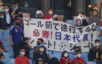 Hàng công kém cỏi, fan Nhật Bản mang cả băng rôn vào sân Mỹ Đình để bày tỏ nỗi thất vọng