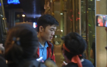 Tuyển Việt Nam buồn bã về khách sạn, Junya Ito gặp chấn thương 