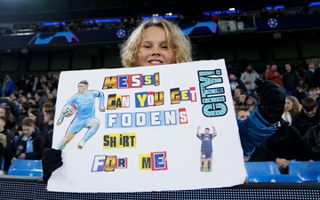 Fan nhí Man City láu cá nhờ Messi... xin áo đấu của Foden