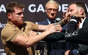 Canelo Alvarez lên tiếng cảnh báo Caleb Plant: Anh bạn nên sở hữu một chiếc cằm thật cứng