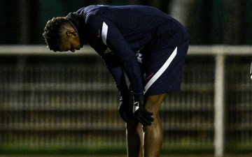 Pogba "khóc thét" vì chấn thương, rời tuyển Pháp khi đang... tập sút bóng