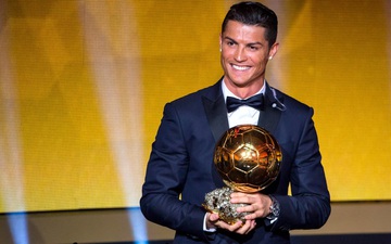 Ronaldo "thả tim" bài viết chê Messi không xứng đáng giành QBV 2021 trên Instagram