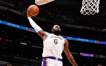 LeBron James ghi triple-double trong chiến thắng áp đảo của Los Angeles Lakers