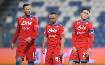 Đánh rơi chiến thắng phút cuối, Napoli bị AC Milan thu hẹp khoảng cách