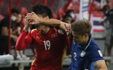 Chùm ảnh: Những pha tranh chấp nảy lửa trận Việt Nam vs Thái Lan tại AFF Cup 2020