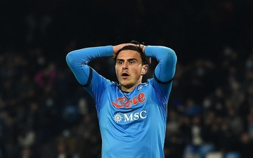 Bàn phản lưới tai hại khiến Napoli nhận thất bại cay đắng 0-1 trước Spezia, thua đội đầu bảng tới 7 điểm