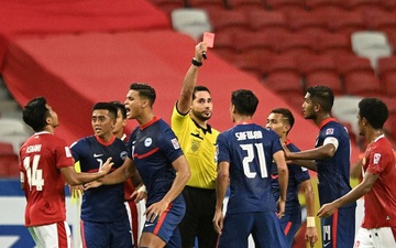 CĐV Singapore tố trọng tài xử ép khiến đội chủ nhà bị loại khỏi AFF Cup