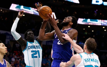 Khó khăn trăm bề, Charlotte Hornets vẫn khiến Philadelphia 76ers rơi vào khổ chiến