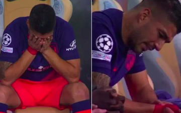 Rời sân ngay phút 13, Luis Suarez bật khóc trên băng ghế dự bị