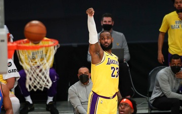 LeBron James cứu nguy Los Angeles Lakers trong ngày thiếu vắng Anthony Davis