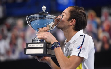 Vô địch Marseille, Medvedev trở thành người đầu tiên sau "Big 4" leo lên số 2 thế giới sau 16 năm