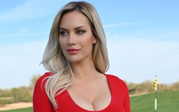 Nữ golfer quyến rũ nhất thế giới bảo vệ đồng nghiệp bị "ném đá" vì không mặc áo ủng hộ huyền thoại Tiger Woods