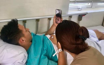 Hình ảnh xúc động: Hùng Dũng gọi video với con trai trước khi vào phòng phẫu thuật