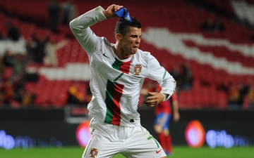Những khoảnh khắc Ronaldo mất bình tĩnh đến cực độ