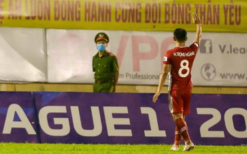 Cầu thủ Nghệ An ở Viettel nói lời yêu thương với đội bóng xứ Nghệ sau trận thắng trên sân Vinh