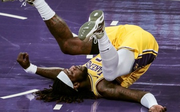Montrezl Harrell dính lỗi kỹ thuật hài hước, Los Angeles Lakers nhận thất bại đáng tiếc trong ngày thiếu vắng LeBron James