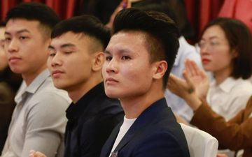 Quang Hải bảnh bao dự lễ khai giảng tại Đại học Quốc gia Hà Nội, sắp thành cử nhân ngành Quản trị Kinh doanh