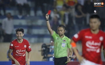 Lee Nguyễn nhận thẻ đỏ, CLB TP.HCM thua Nam Định ở trận đấu có 15 phút bù giờ