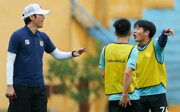 Cầu thủ Hà Nội FC tranh luận cực hăng với HLV Hàn Quốc khi chơi game